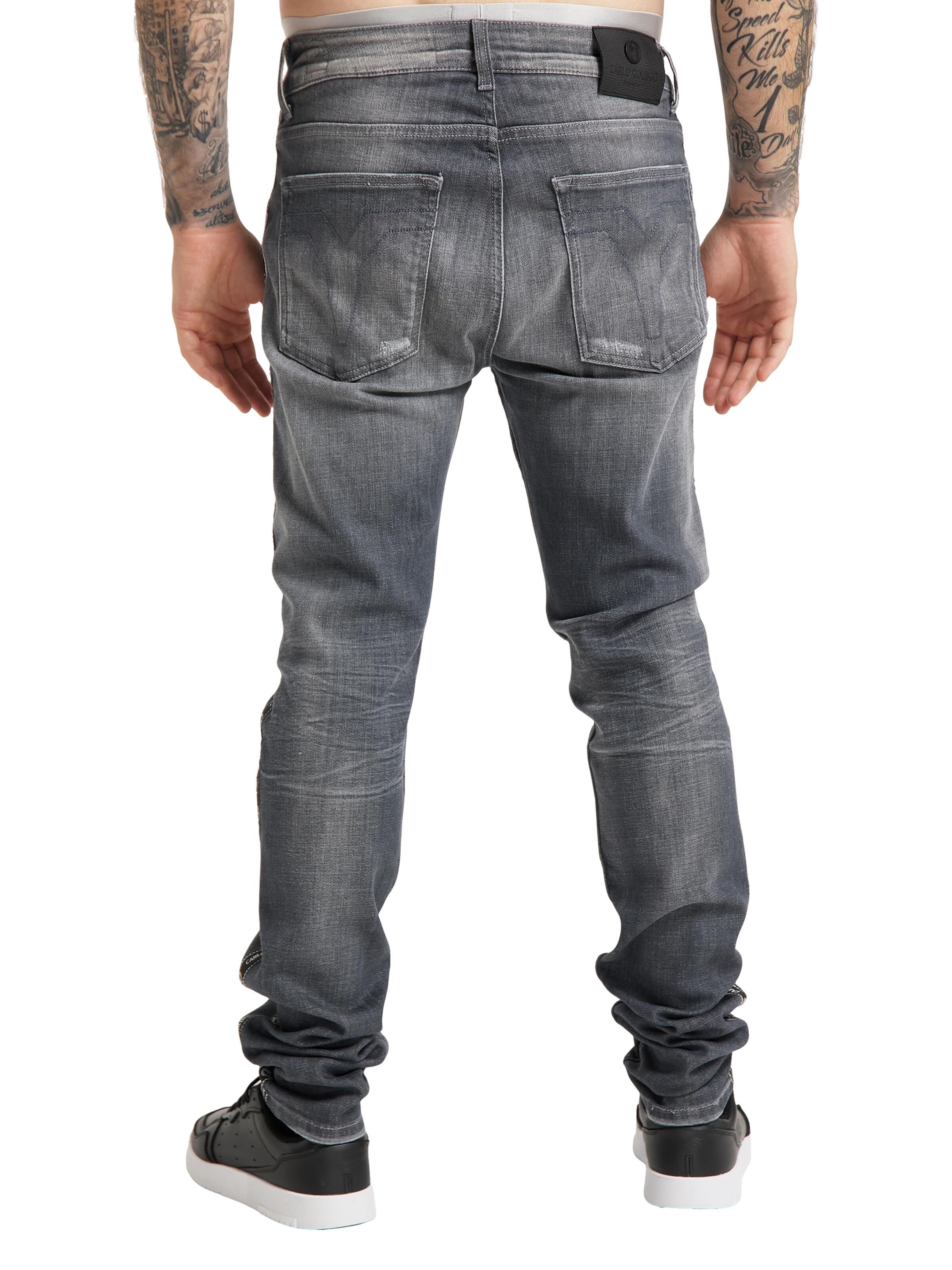 Jeans mit Used-Waschung und Logopiping